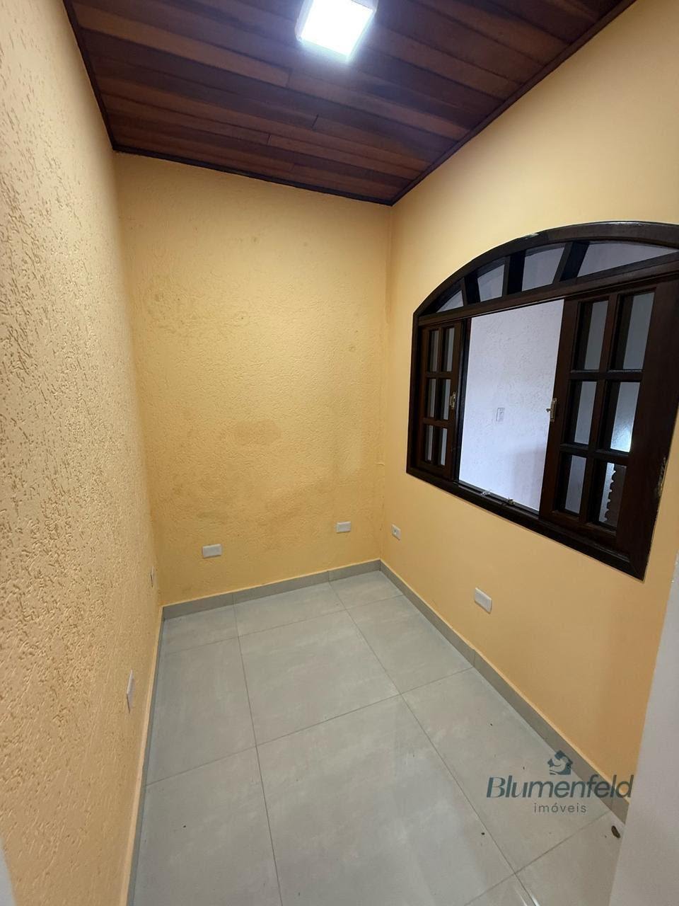 Casa para alugar com 5 quartos, 2 suítes, 4 vagas e 250m² no Vila Arujá, Arujá (SP) — foto 23 de 25