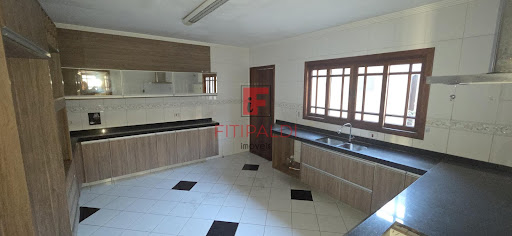 Vendo Sobrado 3 Dormitórios no Maia