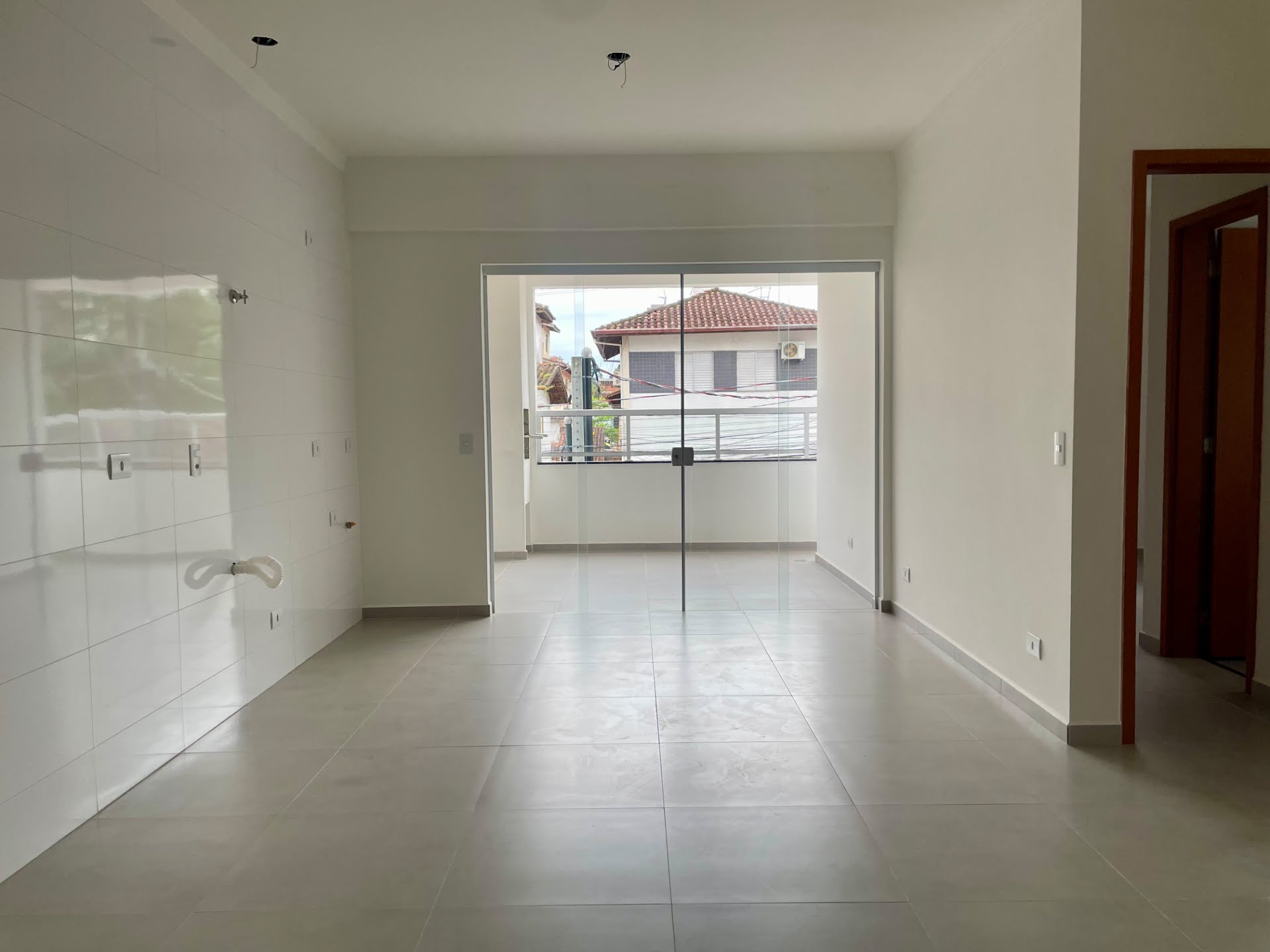 Apartamento à venda com 2 quartos, 1 suíte, 1 vaga e 71m² no Itaguá, Ubatuba (SP) — foto 2 de 11