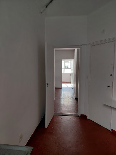 Vista da cozinha pra recepção e sala 