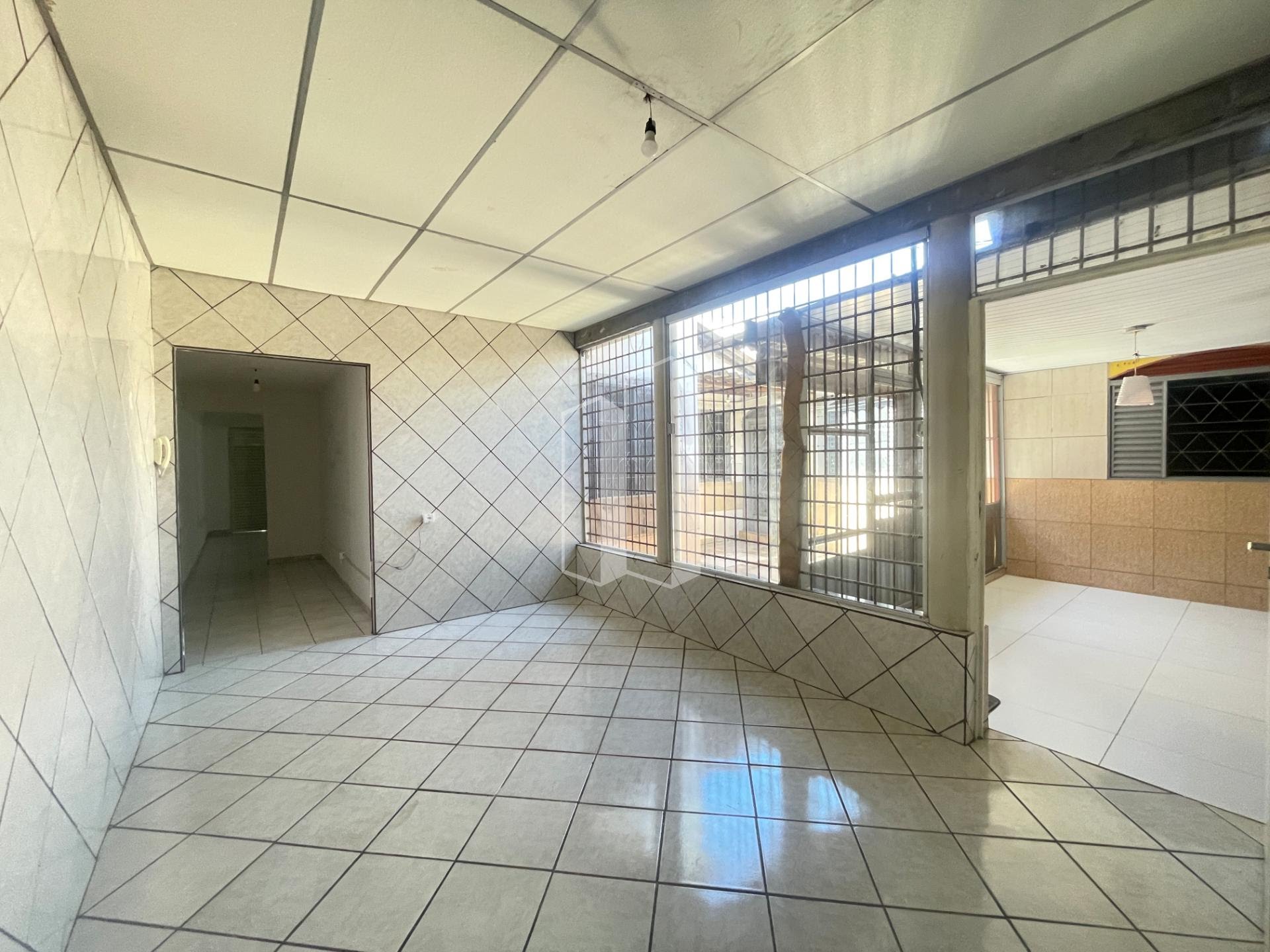 Casa à venda com 4 quartos, 1 suíte, 3 vagas e 200m² no Conjunto Residencial Aruanã I, Goiânia (GO) — foto 25 de 30