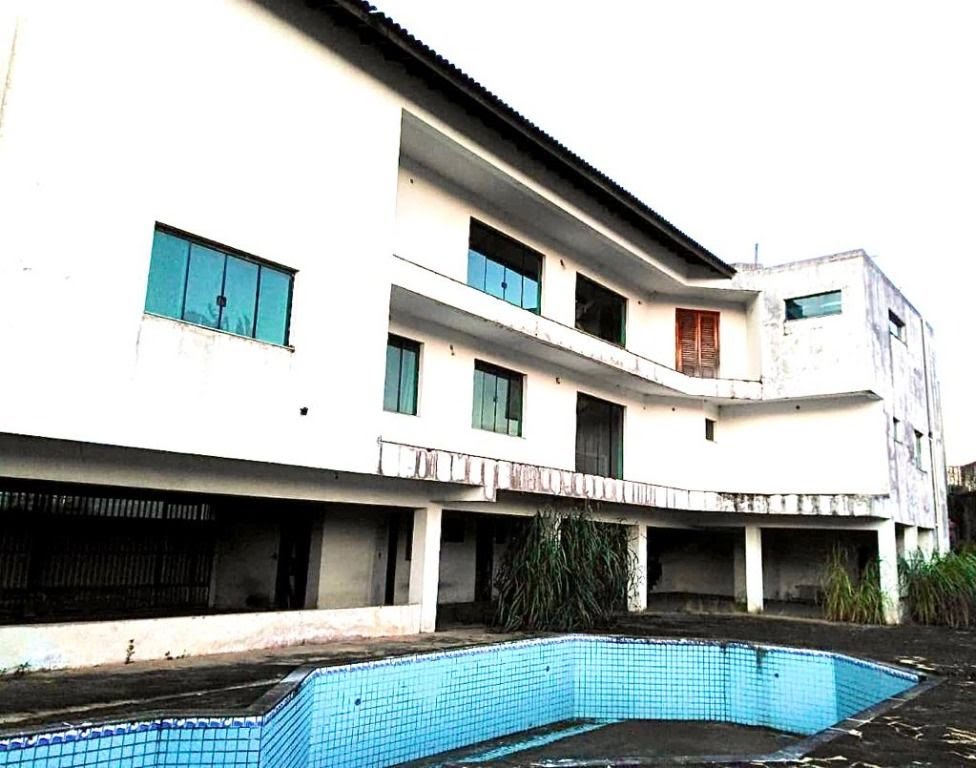 Casa à venda com 5 quartos, 6 banheiros, 8 vagas e 740m² no Center Ville, Arujá — foto principal