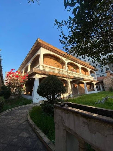 Casa para aluguel e venda possui 900 metros quadrados com 5 quartos Moinho Velho - São Paulo
