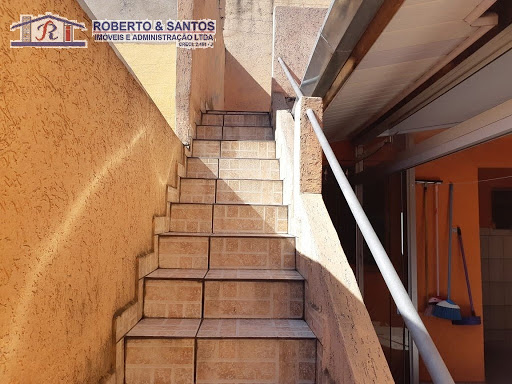 escada para parte superior da area de serviço
