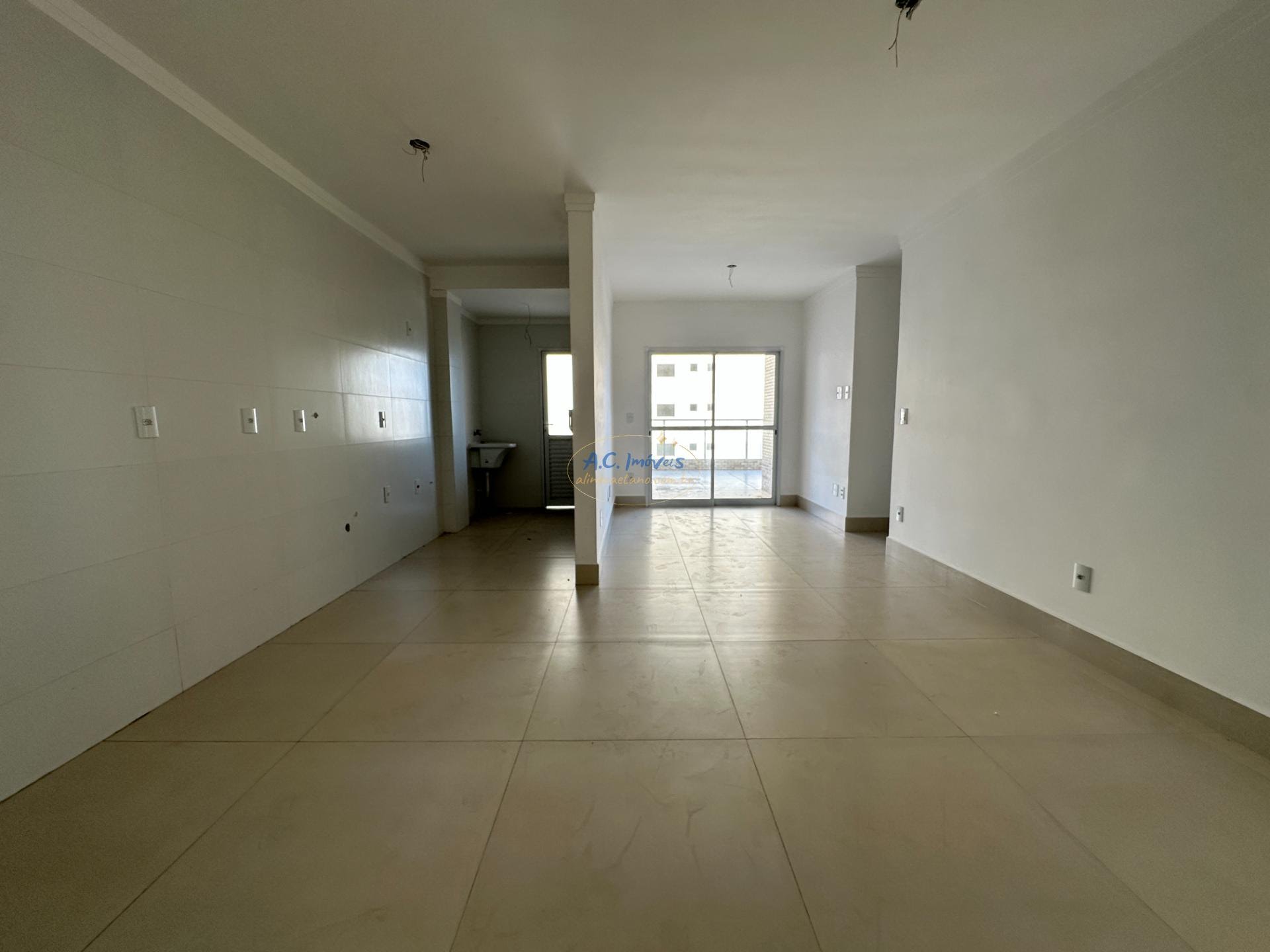 Apartamento à venda com 2 quartos, 1 suíte, 2 vagas e 120m² no Guilhermina, Praia Grande (SP) — foto 2 de 16