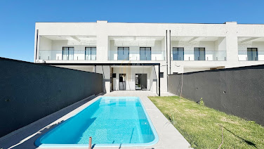 Sobrado à venda em Guaratuba: 4 dorms, 2 suítes, 171m²