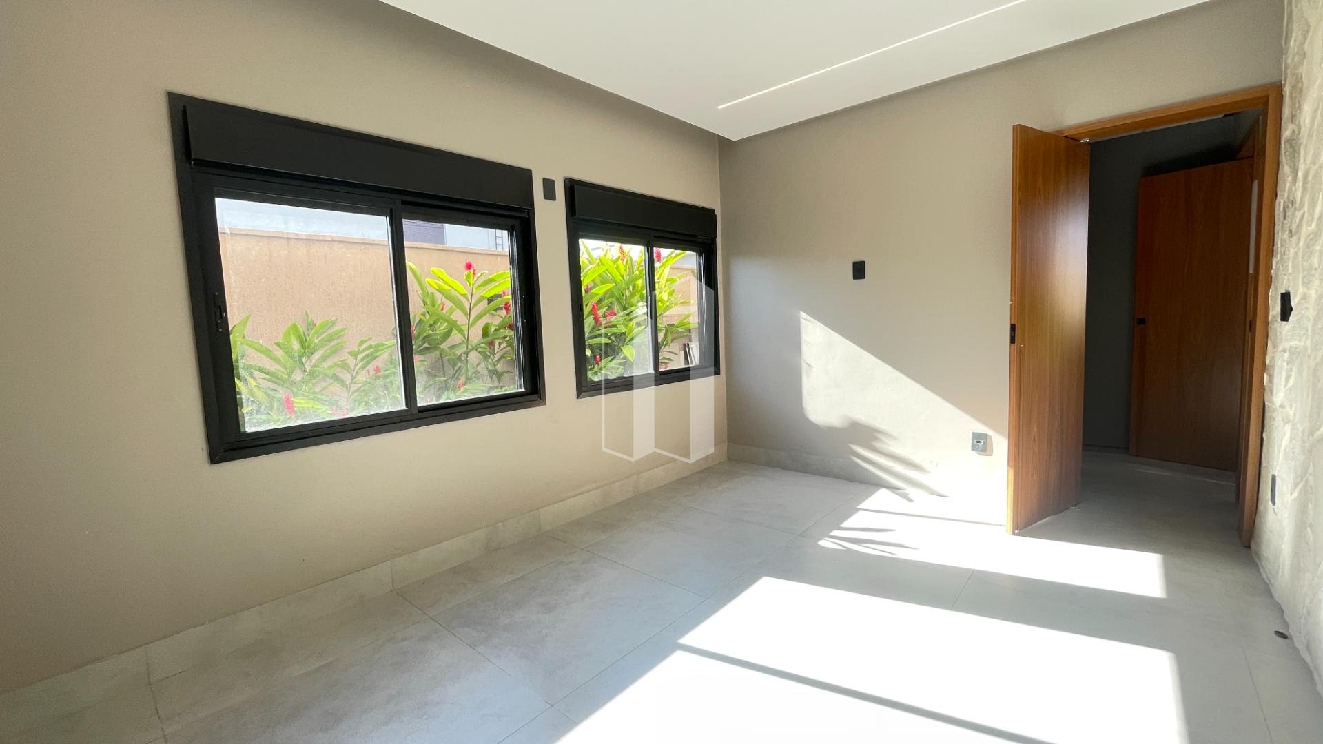 Casa à venda com 4 quartos, 4 suítes, 4 vagas e 283m² no Jardins França, Goiânia (GO) — foto 16 de 28