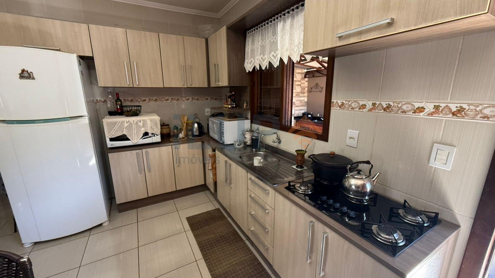 Cozinha com móveis planejados