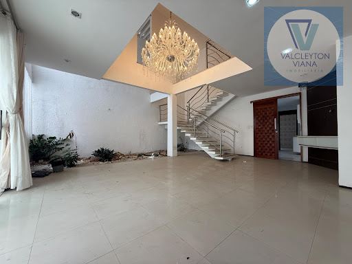 Casa Duplex à Venda no Derby Clube Sobral: 6 Suítes, 350m²