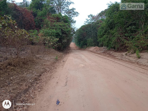 Estrada que passa na frente 