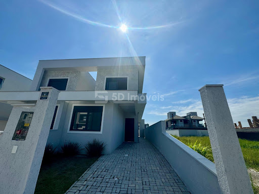 Casa 3 Dormitórios - Campeche  -  Florianópolis, SC