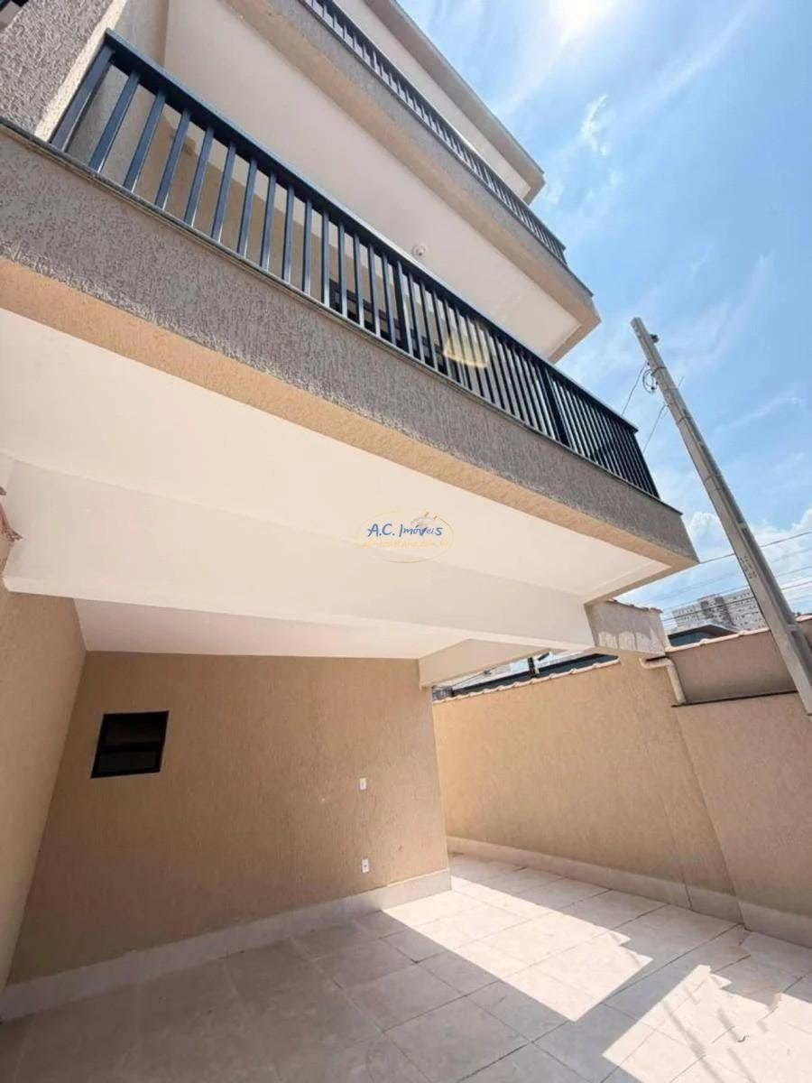 Casa à venda com 3 quartos, 1 suíte, 2 vagas e 120m² no Aviação, Praia Grande (SP) — foto 3 de 16