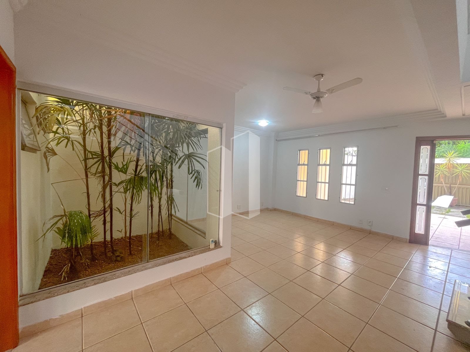 Casa à venda com 4 quartos, 2 suítes, 4 vagas e 189m² no Jardim Atlântico, Goiânia (GO) — foto 3 de 23