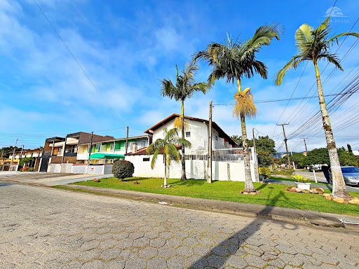 Amplo Sobrado em Caiobá: Vista Montanhas e 500m Praia Brava!