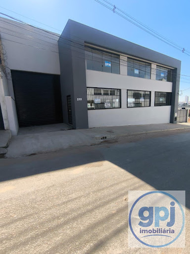 Galpão para Locação em Nova Serrana | 1112m² e 4 Banheiros