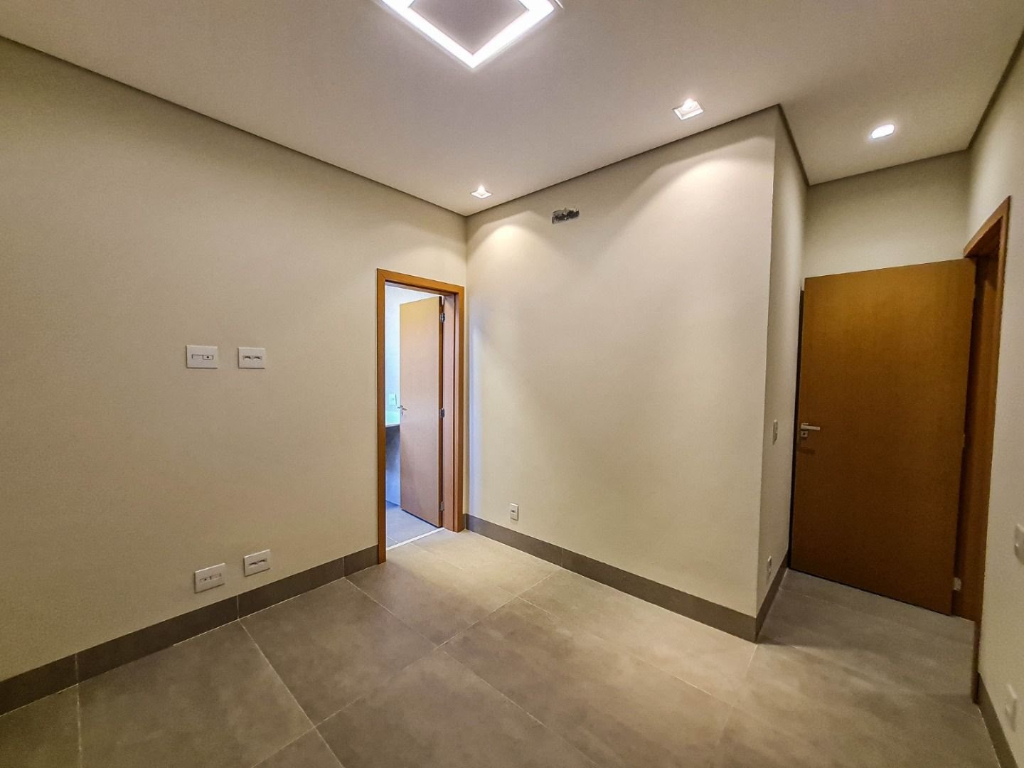 Casa à venda com 3 quartos, 3 suítes, 4 vagas e 204m² no Residencial Alto do Castelo, Ribeirão Preto (SP) — foto 17 de 20