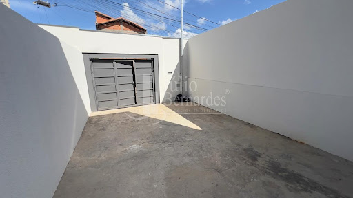 Casa 3 Dormitórios à Venda no Maracanã, Montes Claros