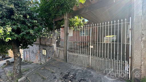 Casa à Venda no Centro de Flórida Paulista: 2 Quartos
