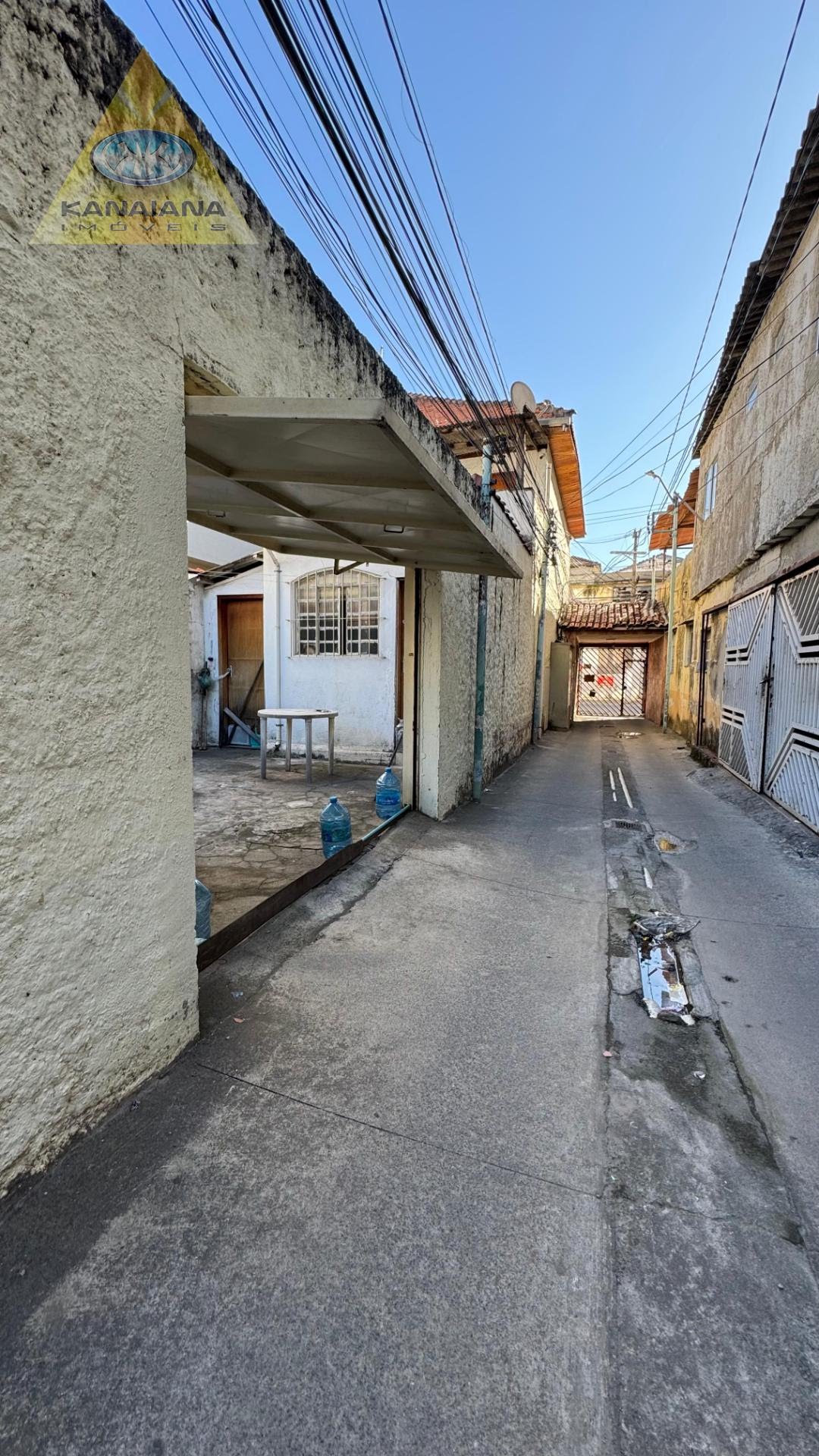 ENTRADA LATERAL PELA VILA - PORTÃO DA GARAGEM