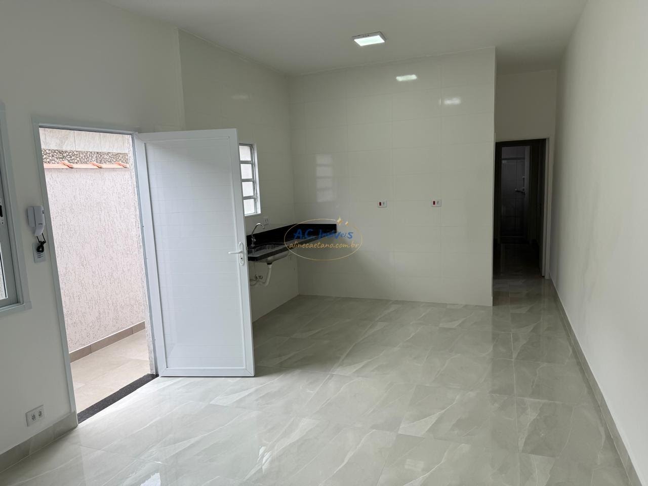 Casa à venda com 2 quartos, 1 suíte, 1 vaga e 70m² no Maracanã, Praia Grande (SP) — foto 2 de 19