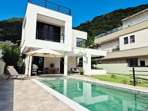 Casa de Condomínio  em Praia da Lagoinha  -  Ubatuba