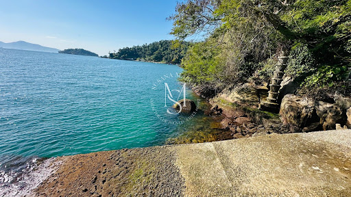 Casa na Ilha em Angra Caiçara com Píer Privativo 