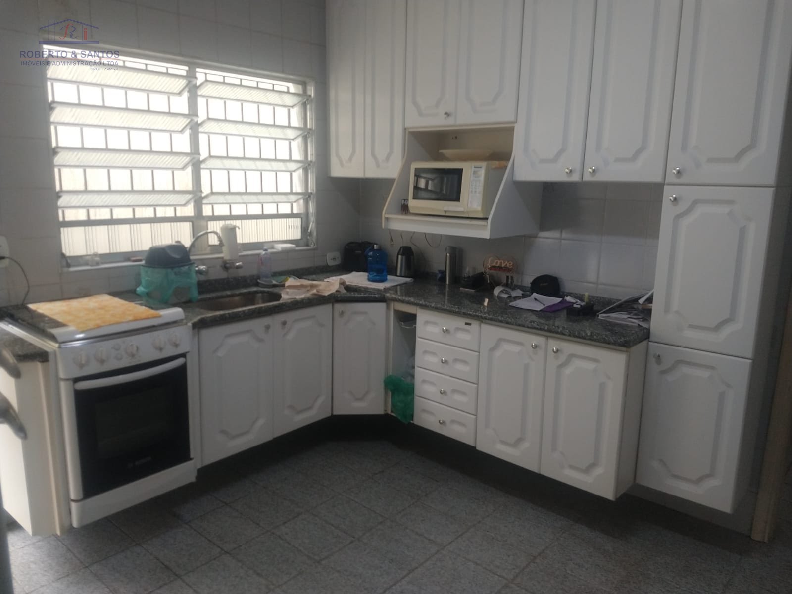Cozinha com armários