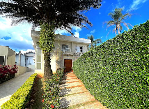 Casa moderna e integrada à venda por R$2.388.000