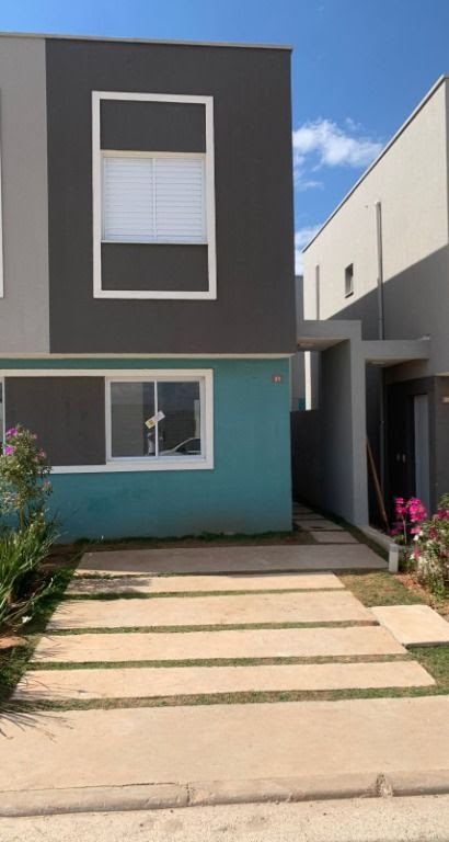 Casa para alugar com 2 quartos, 2 banheiros, 1 vaga e 56m² no Centro Residencial, Arujá — foto principal