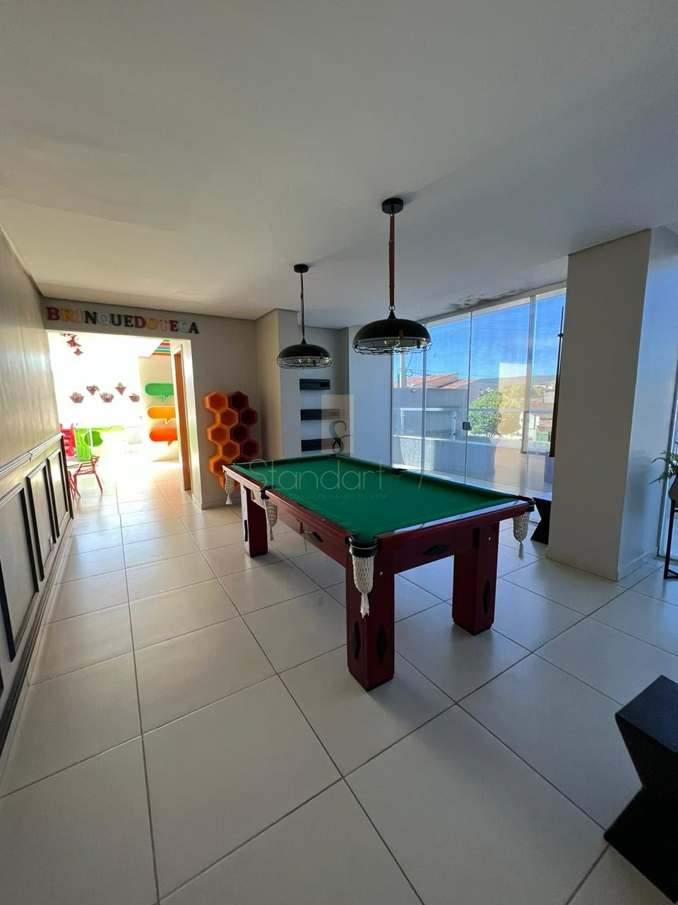Brinquedoteca com mini salão de jogos 
