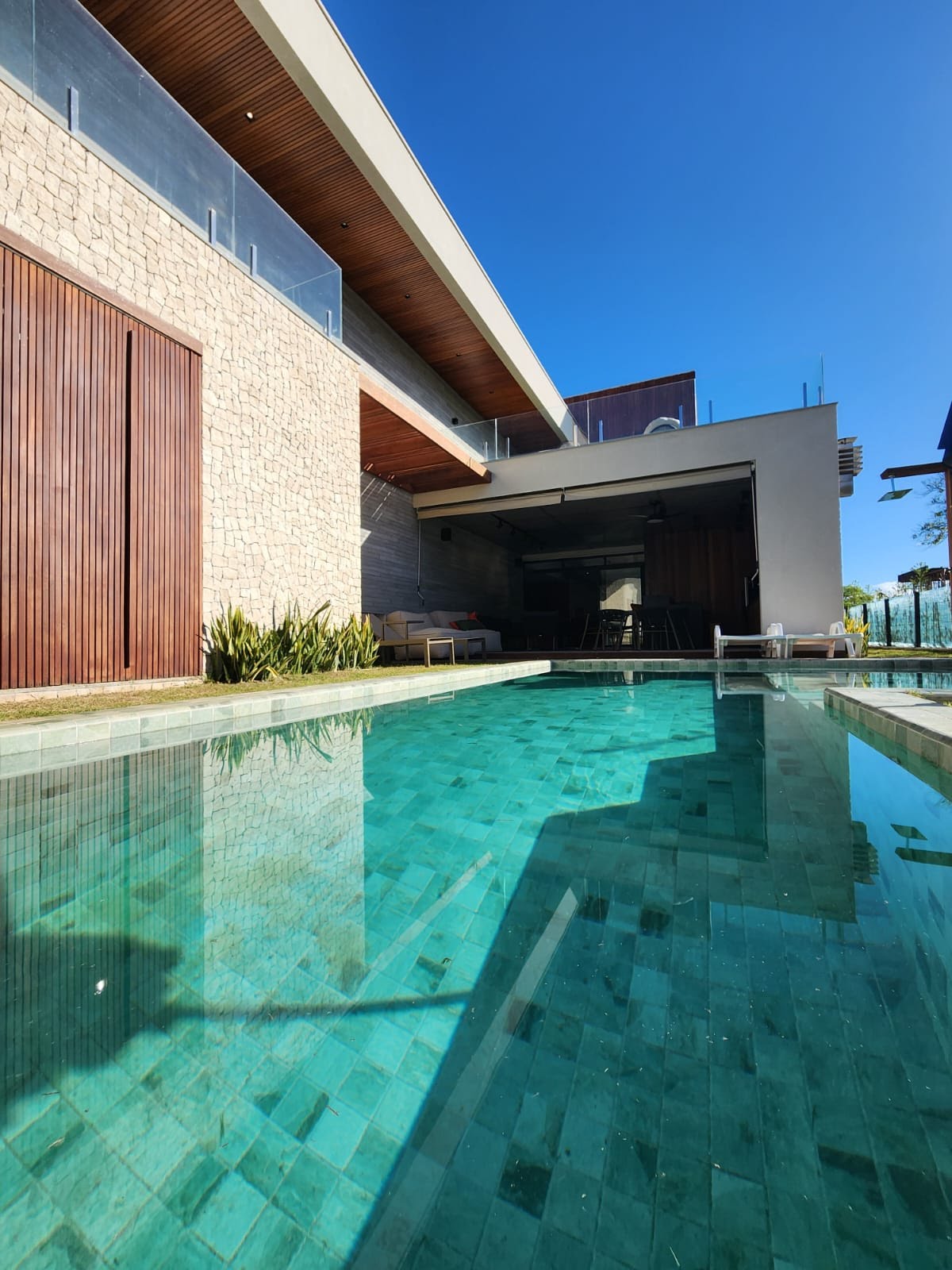 Casa à venda com 6 quartos, 6 suítes, 4 vagas e 504m² no Guarajuba, Camaçari (BA) — foto 17 de 30