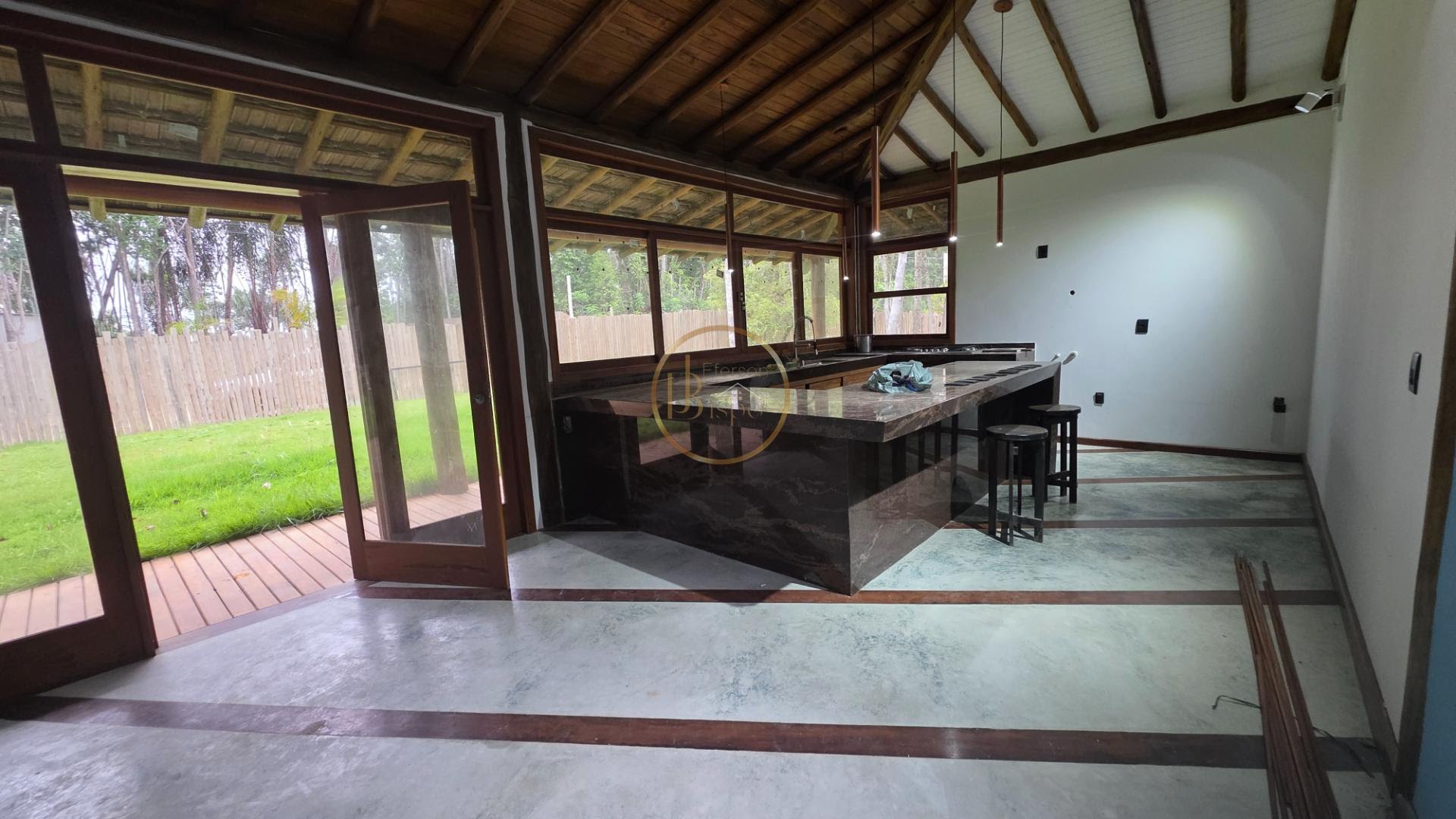 Casa à venda com 3 quartos, 4 banheiros, 5 vagas e 350m² no Praia dos Lenções, Santa Cruz Cabrália — foto principal