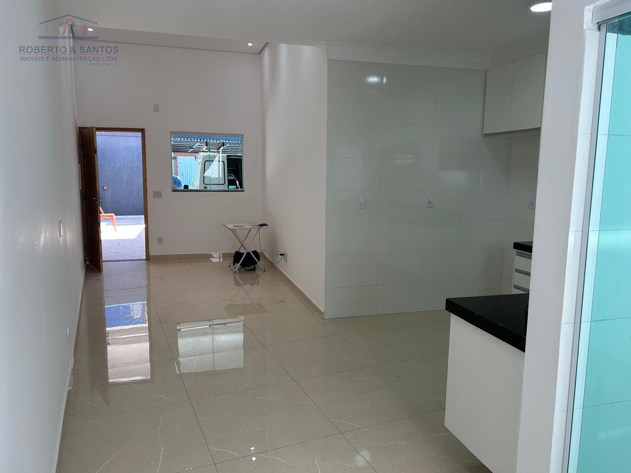 Sala e cozinha em conceito aberto