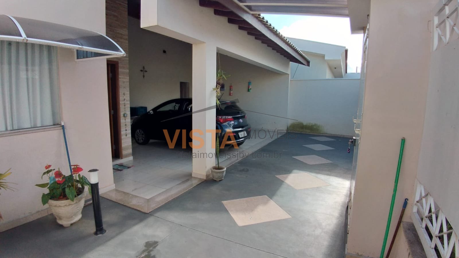 2 VAGAS DE GARAGEM COBERTAS