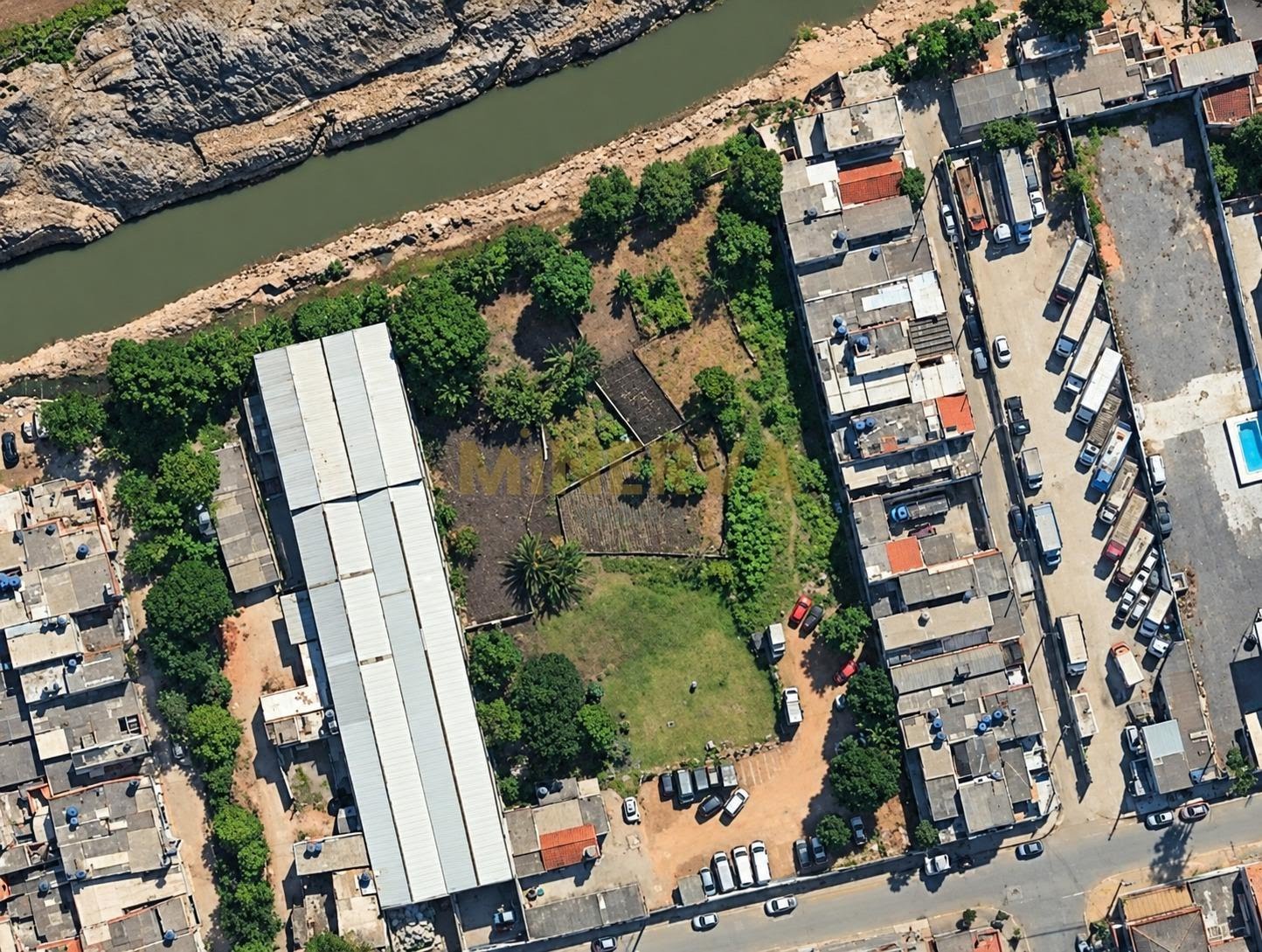 Terreno à venda com 6000m² de terreno no Jardim Presidente Dutra, Guarulhos — foto principal