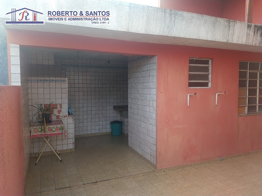 Edícula com banheiro