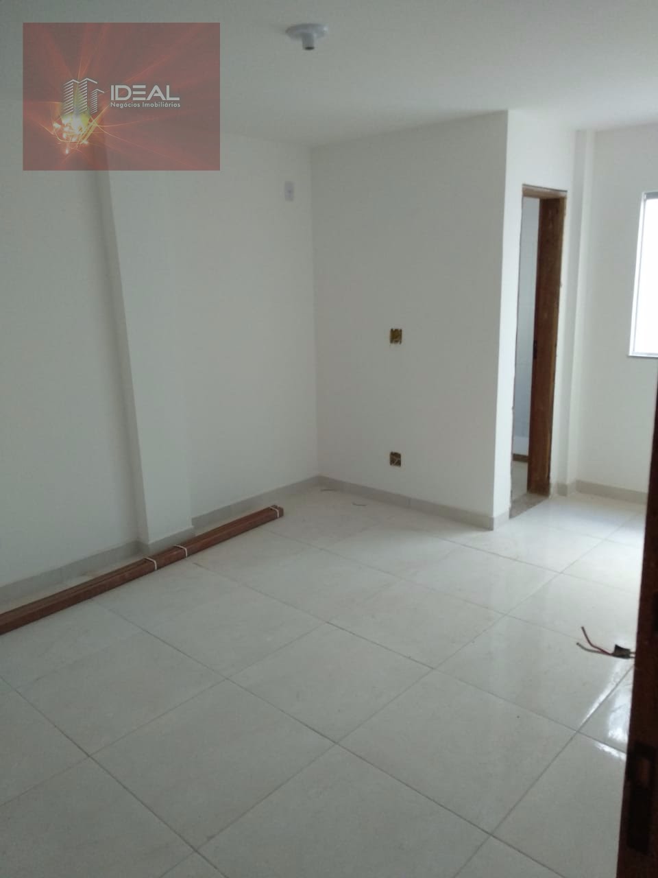 Kitnet Novíssimo no Vivendas do Coqueiro - Quarto/Sala
