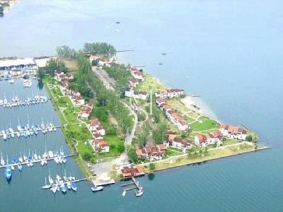Apartamento no Península II – Praia Privativa, Gerador de Energia e Vaga de Jet Ski