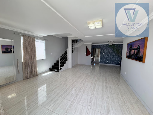 Casa Duplex à Venda em Sobral: 5 Suítes, 260m², Juvêncio de Andrade