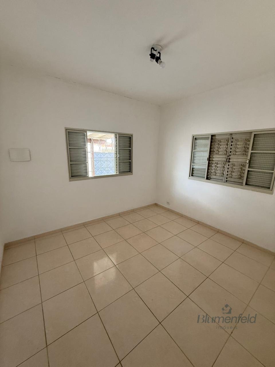 Casa para alugar com 4 quartos, 2 banheiros, 8 vagas e 150m² no Jardim Rincão, Arujá (SP) — foto 9 de 14