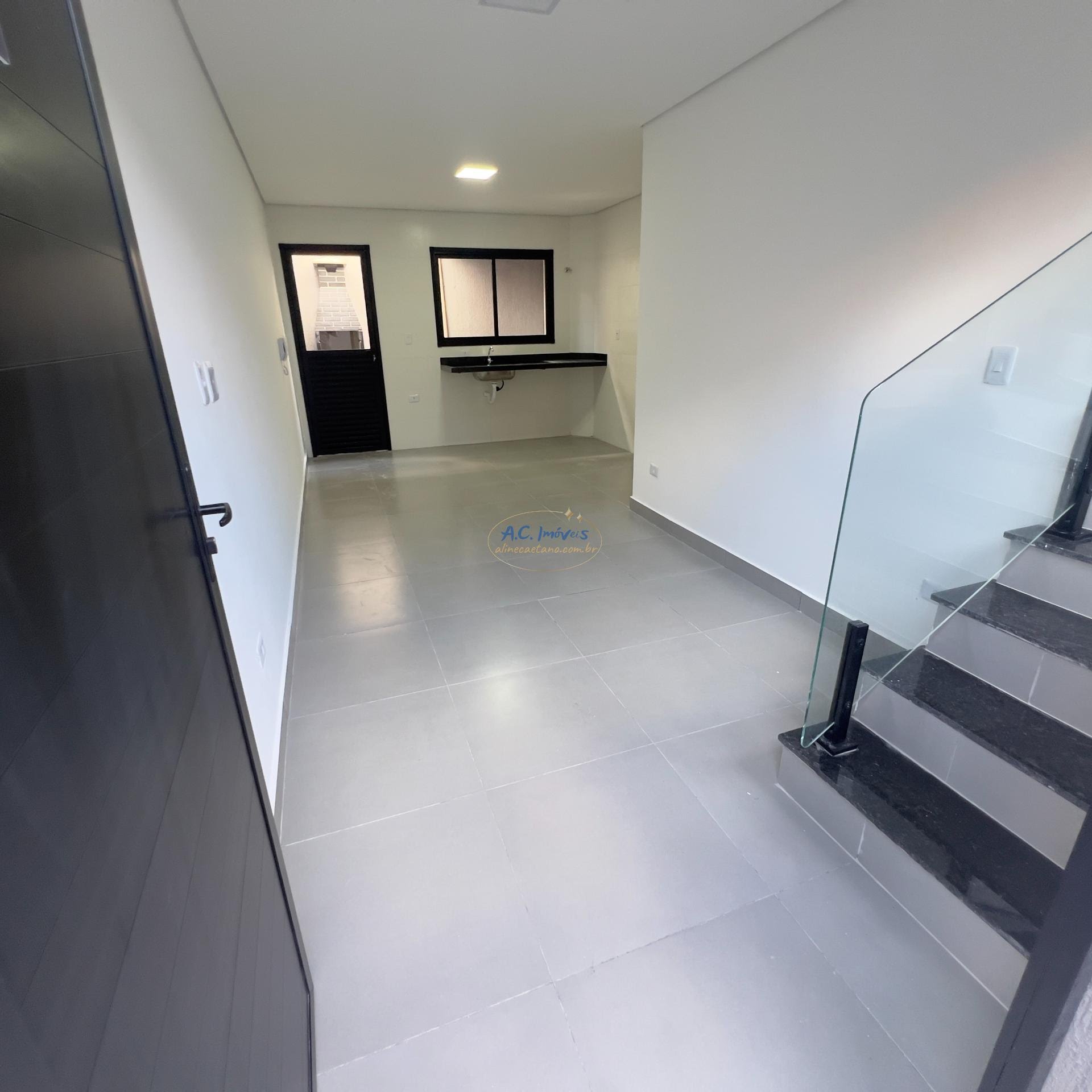 Casa à venda com 2 quartos, 2 banheiros, 1 vaga e 55m² no Jardim Imperador, Praia Grande — foto principal