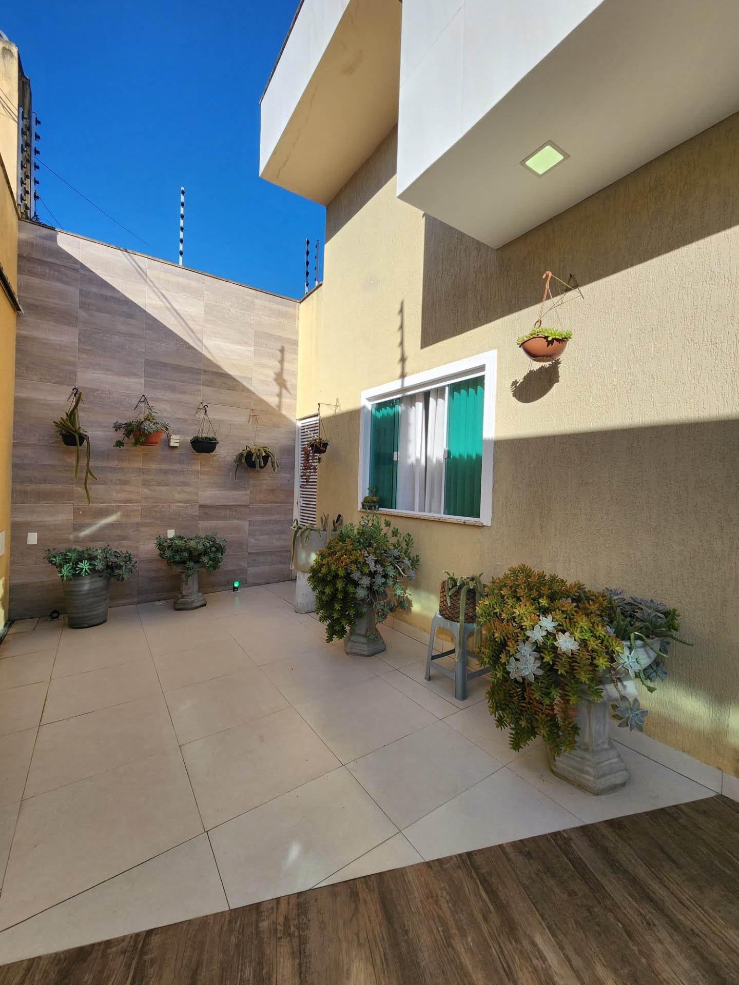 Casa à venda com 3 quartos, 2 suítes, 2 vagas e 220m² no Parque Ipê, Feira de Santana (BA) — foto 3 de 26