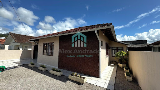 Casa à Venda em Universitários, Biguaçu: 3 Quartos, 150m², Suíte