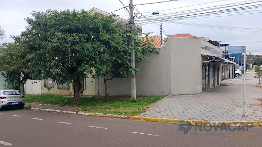 Imóvel de esquina com uso comercial e residencial Localizado no bairro Santa Fé. 