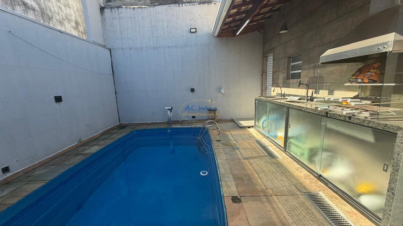 Casa à venda com 2 quartos, 2 banheiros, 2 vagas e 80m² no Vila Tupi, Praia Grande — foto principal