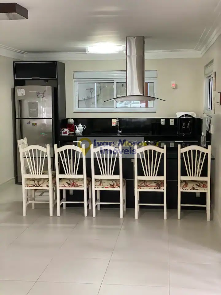 Casa para alugar com 4 quartos, 3 suítes, 3 vagas e 350m² no Daniela, Florianópolis (SC) — foto 12 de 30