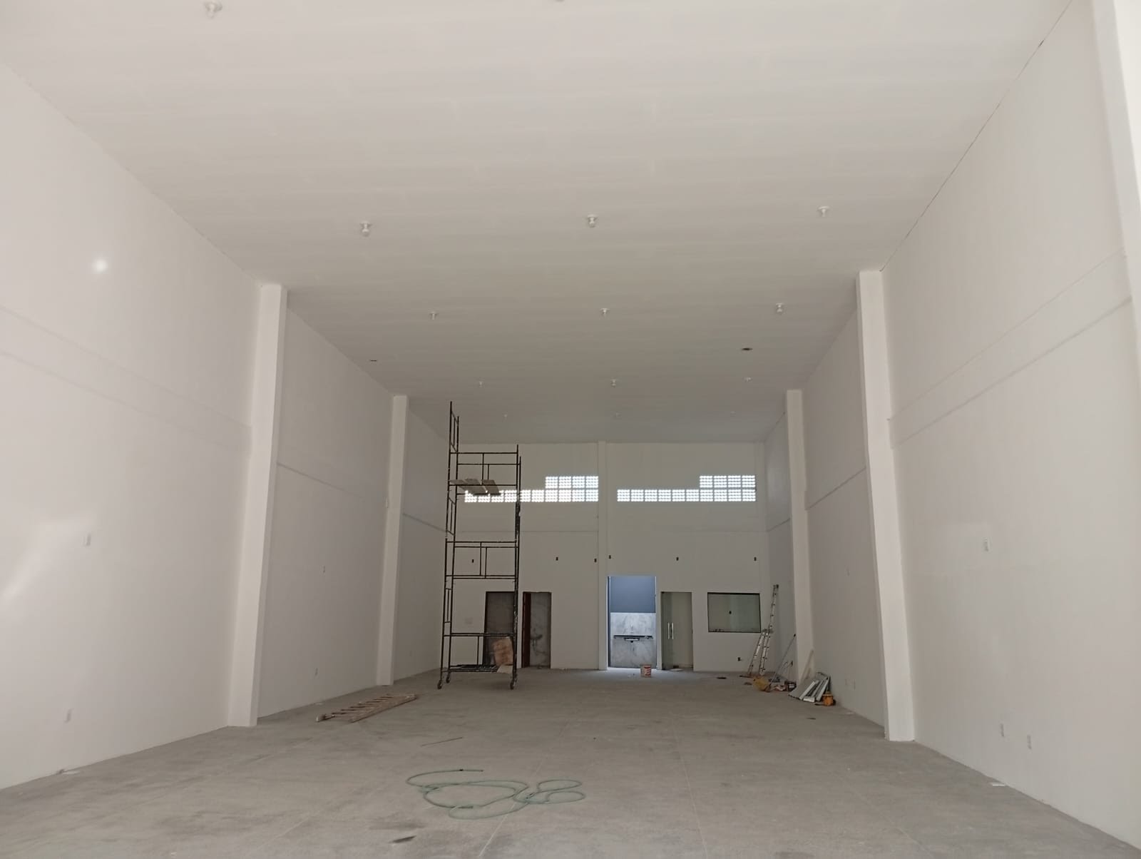Comercial para alugar com 2 banheiros, 4 vagas e 270m² no Mangabeira, Feira de Santana (BA) — foto 3 de 5
