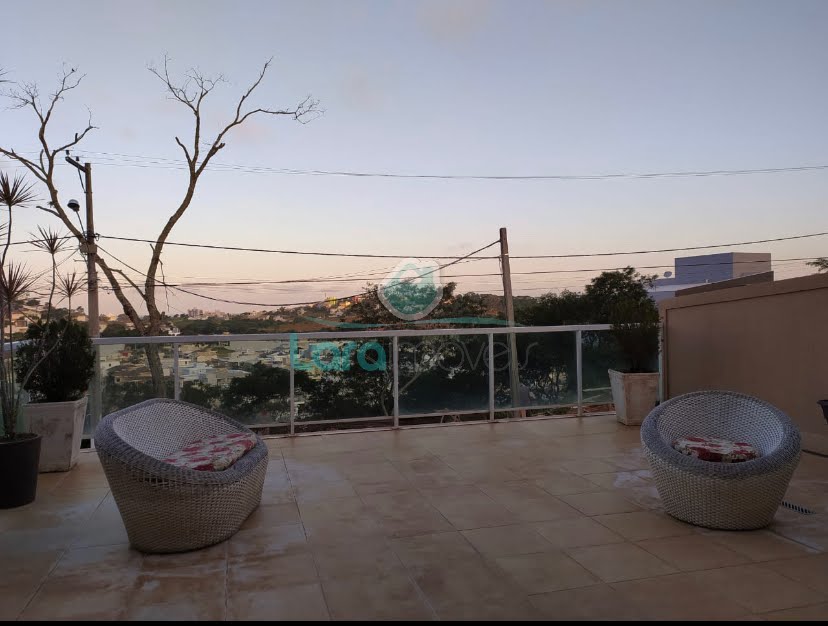 Casa à venda com 4 quartos, 4 suítes, 2 vagas e 288m² no Lagoa, Macaé (RJ) — foto 8 de 9