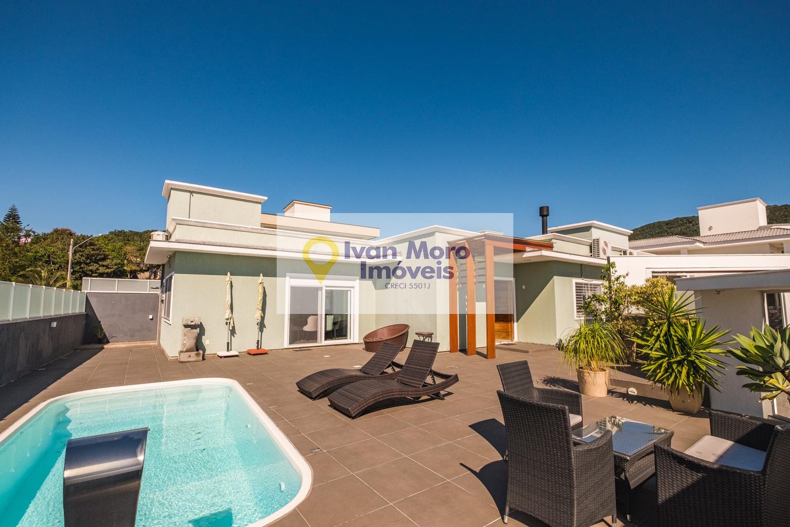 Casa à venda com 3 quartos, 3 banheiros, 2 vagas e 228m² no Ingleses do Rio Vermelho, Florianópolis — foto principal