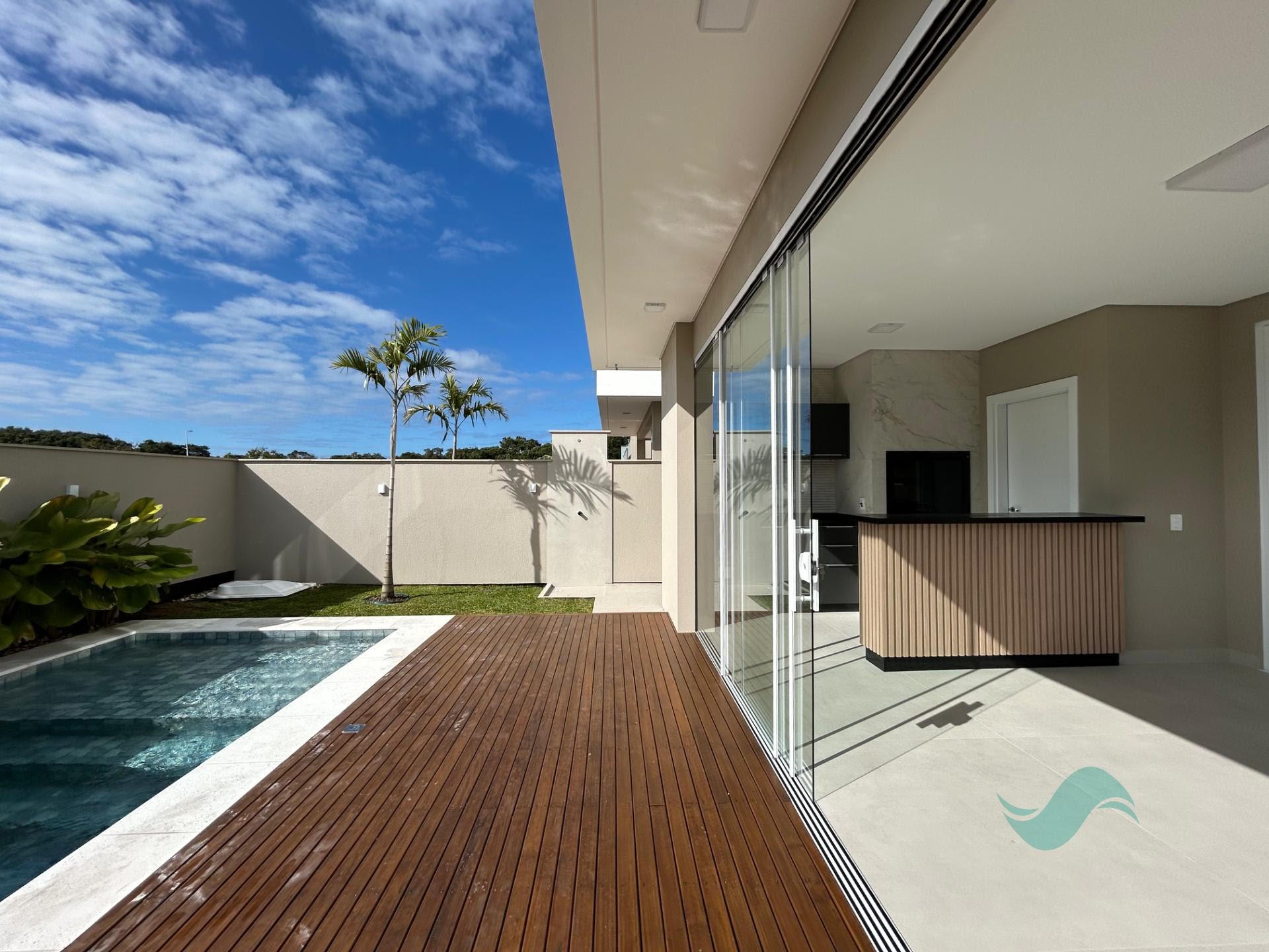 Casa à venda com 3 suítes, 2 vagas e 270m² no Lagoa da Conceição, Florianópolis (SC) — foto 8 de 27